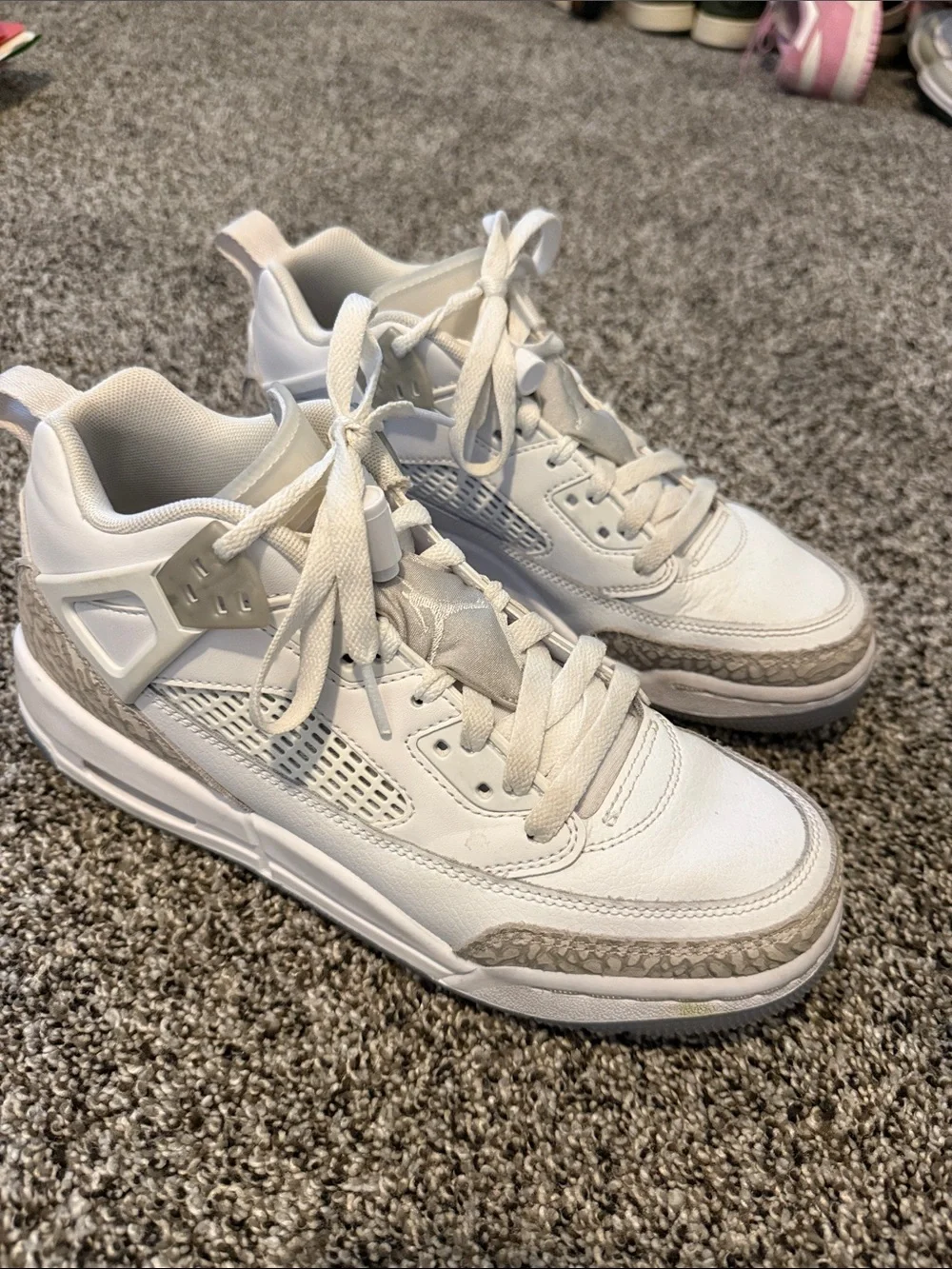 Jordan Spizike Low Boys 7Y White / Metallic Silver / Barely Blue / Neutral Grey